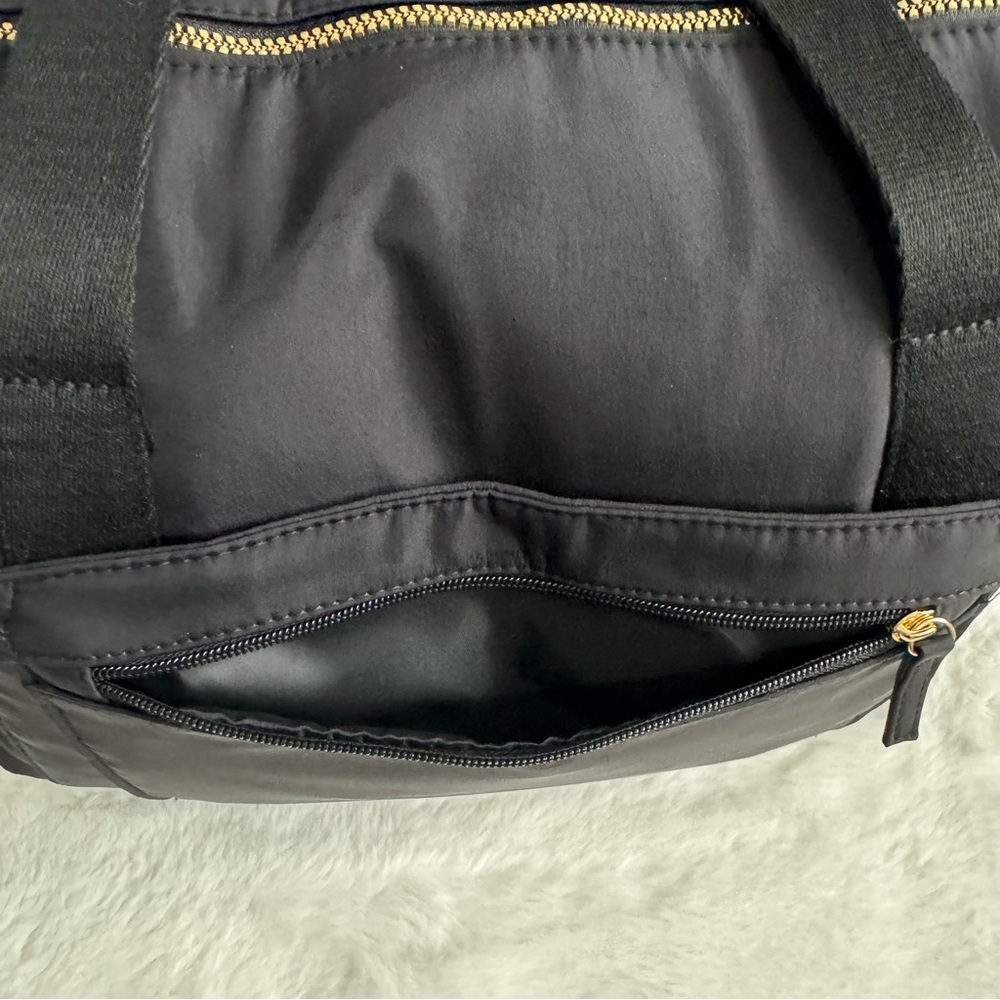 *NEW* Disney Mickey Mouse Weekender/Duffle/Overnight Travel Bag - Picture 9 of 11